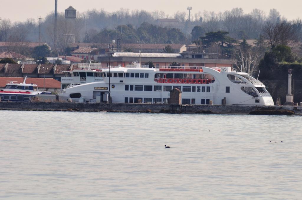 La Rosa Del Garda Apartment Peschiera del Garda Luaran gambar